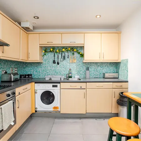 Apartment 2 Bed 2 Bath Centre With Balcony Leeds (West Yorkshire)