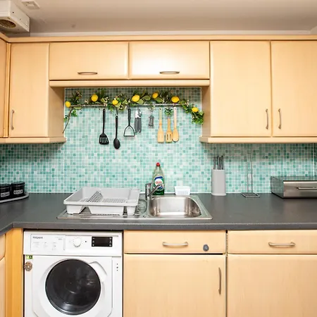 Apartment 2 Bed 2 Bath Centre With Balcony