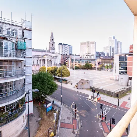 Apartment 2 Bed 2 Bath Centre With Balcony